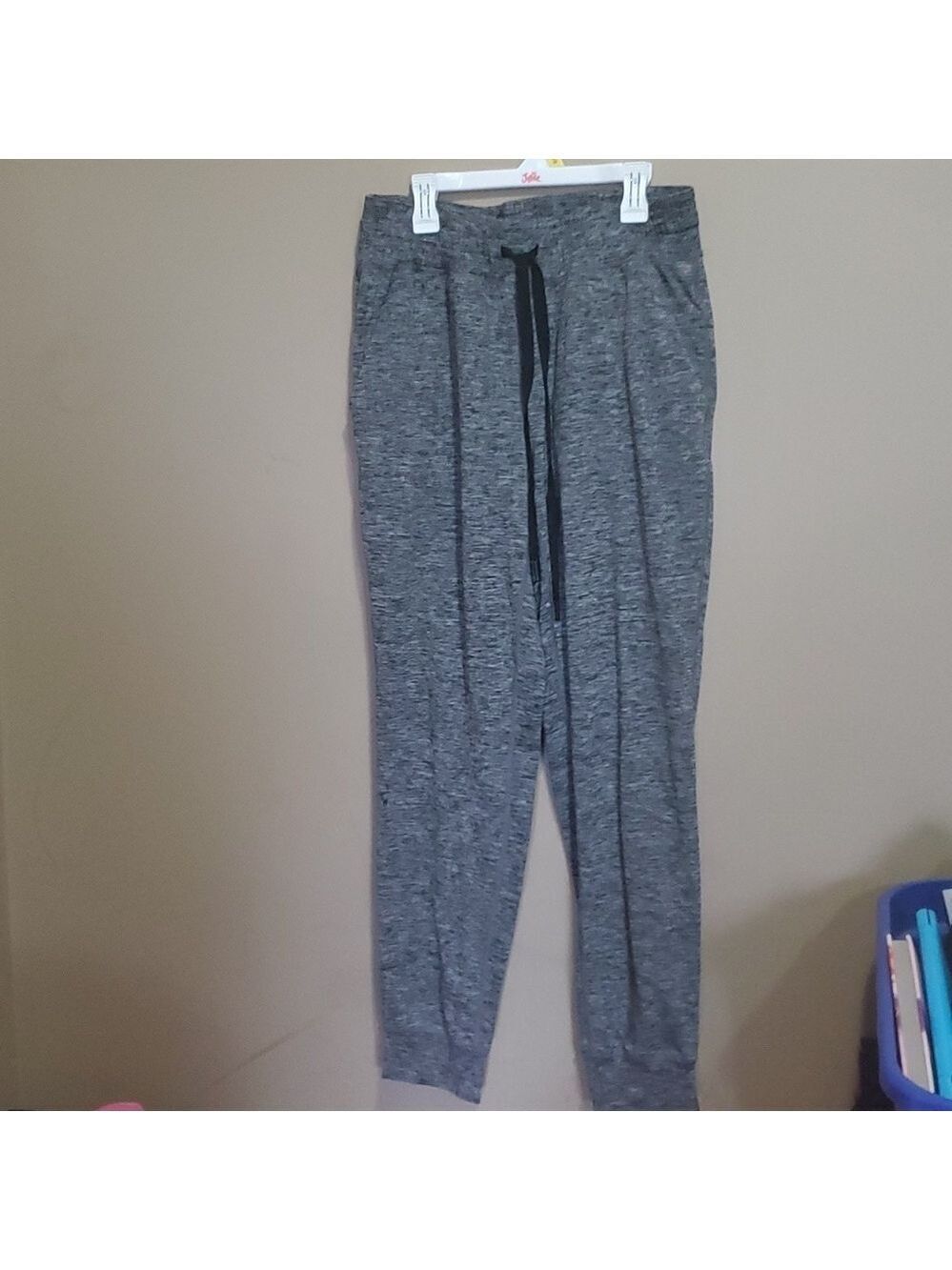 Amazon essentials pants size medium